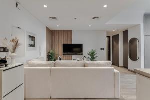 Modern Studio with Pool View & Gym Access