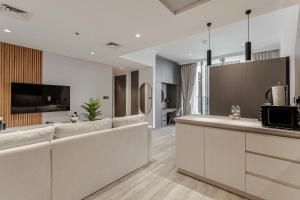 Modern Studio with Pool View & Gym Access