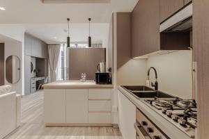 Modern Studio with Pool View & Gym Access