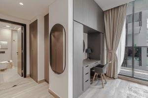 Modern Studio with Pool View & Gym Access