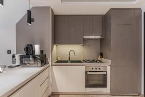 Modern Studio with Pool View & Gym Access