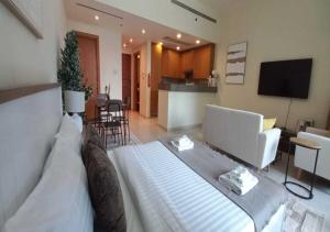 Bay Square studio Bay view