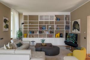 Ruby Como Villa with Lake View By Petra Luxury