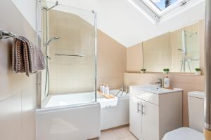 2 Bed House ,Close to Bromley South Station , Free Parking