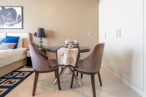 Stylish Studio with Pool View & Free Parking