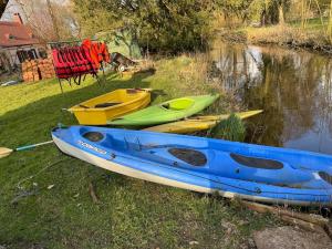 Maisons de vacances Maison entiere sur une ile privee, au coeur du marais de Tilques : photos des chambres
