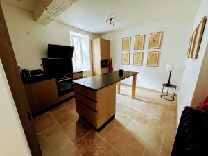 Maisons de vacances Clos Saint-Priscus - Gite de Charme - Les Bastides d'Edouard en Bourgogne : photos des chambres