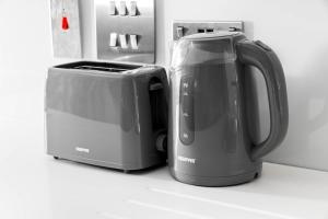 Luxury 2 Bedroom Apartment - 2 Bathrooms - Balcony - Fast WiFi 603SW