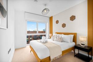 Luxury 2 Bedroom Apartment - 2 Bathrooms - Balcony - Fast WiFi 603SW