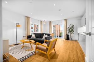 Luxury 2 Bedroom Apartment - 2 Bathrooms - Balcony - Fast WiFi 603SW