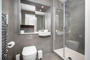 Luxury 2 Bedroom Apartment - 2 Bathrooms - Balcony - Fast WiFi 603SW