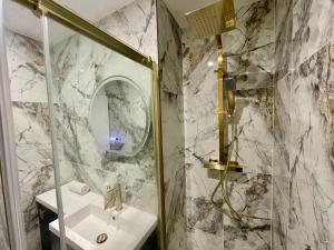 Modern 2BR Duplex in Pontcanna Cardiff Stay in a stylish space
