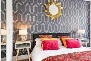 Stylish & Comfy Stay at Chelsea Cloisters London - Walk to Tube & Bus