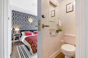 Stylish & Comfy Stay at Chelsea Cloisters London - Walk to Tube & Bus