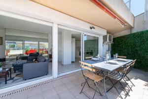 1-Br Apartment Top Floor Pointe Croisette