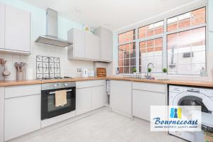 SANDY SHORE by BOURNECOAST - An Apartment with a Patio Garden Near the Sandy Beaches and Shops - FM9618