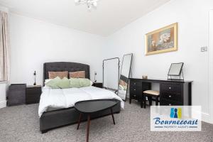 SANDY SHORE by BOURNECOAST - An Apartment with a Patio Garden Near the Sandy Beaches and Shops - FM9618