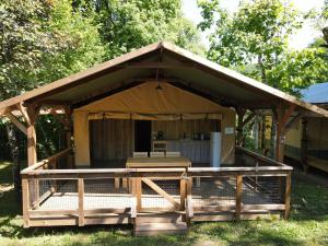 Campings Tente Lodge 8 personnes : photos des chambres