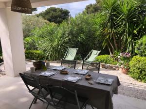 Joli F3 , 4 pers, villa Mahana , plein pied sur jardin , domaine privé criques et plages à pied