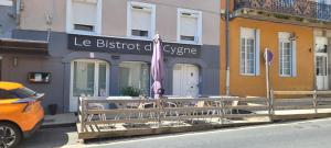 Logis Hotel Restaurant Le Cygne