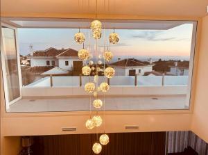 Luxury Modern 4 Bed villa - 5 minutes from town!