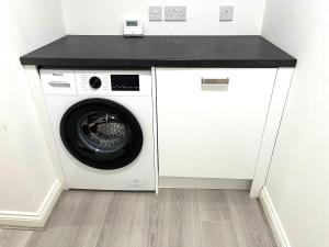 Rosebank Apartment by Blue Skies Stays