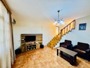 Spacious 5BR Private home in old Batumi