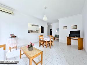 Two-Bedroom Apartment room in Squash Club Apartamentos