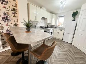 Poppy House by Blue Skies Stays