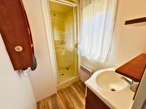 Campings O-PARADIS - Mobil-home au calme, clim, BBQ & piscine : photos des chambres