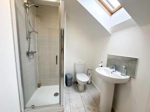 Curlew Place by Blue Skies Stays