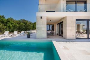 Villa Amaris in Malinska with sea view, Krk