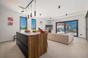 Villa Amaris in Malinska with sea view, Krk