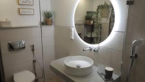 Luxury apartment, beach and swimming pool