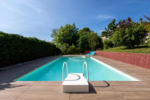 Maisons de vacances L-Echappee Belle - Maison proche Centre-ville, Piscine et Jardin : Maison de Vacances 3 Chambres 