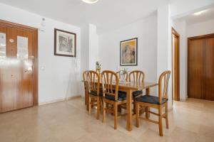 Apt ideal location by Costarentals - Ref 138