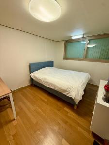 5min walk to Subway line 7