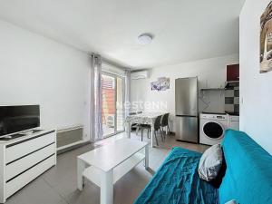 3304-T3 dans une résidence avec piscine