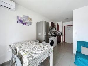 3304-T3 dans une résidence avec piscine