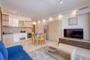 5th floor Seafront Apartment