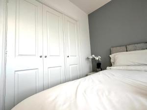 Alma House by Blue Skies Stays