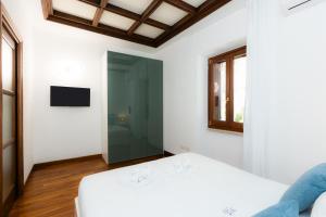 Vicolo Trevi Apartment by Rental in Rome