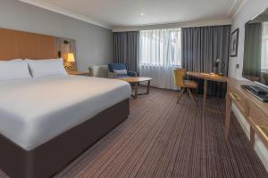Classic Double Room room in DoubleTree by Hilton Oxford Belfry
