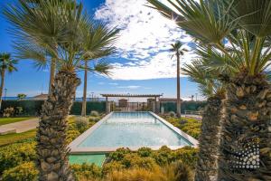 Beautiful Velaya beachfront 2 bedrooms RDR496