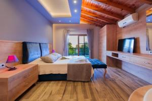 Villa Ege Stone Korunaklı ve Isıtmalı Havuz Jakuzi