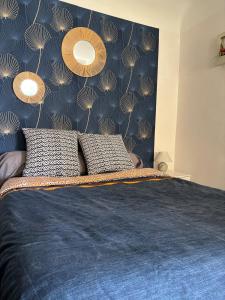 Petite chambre indépendante, parking