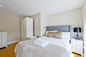 Sumptuous 1BR Duplex