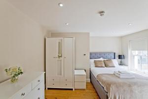 Sumptuous 1BR Duplex