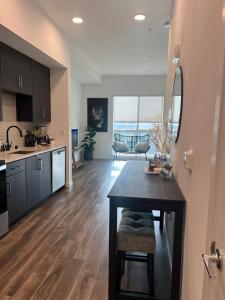 The sunset loft apartment FREE parking