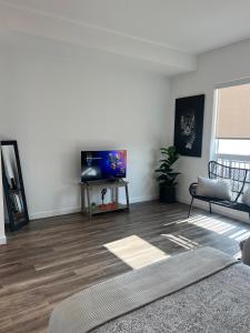 The sunset loft apartment FREE parking